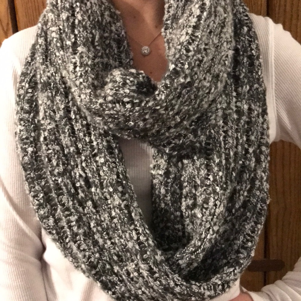 Hollister scarf !